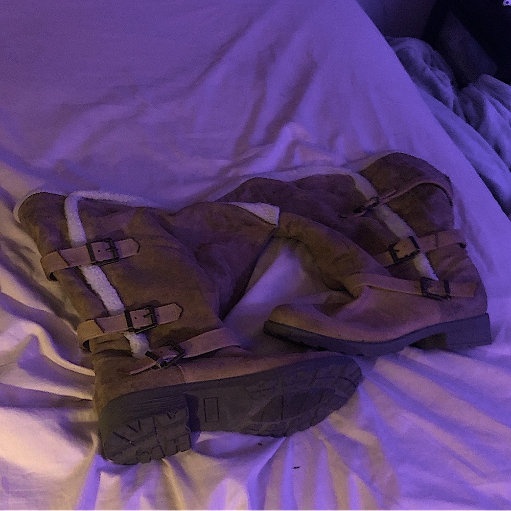 Fuzzy, tan, calf White Mountain boots
